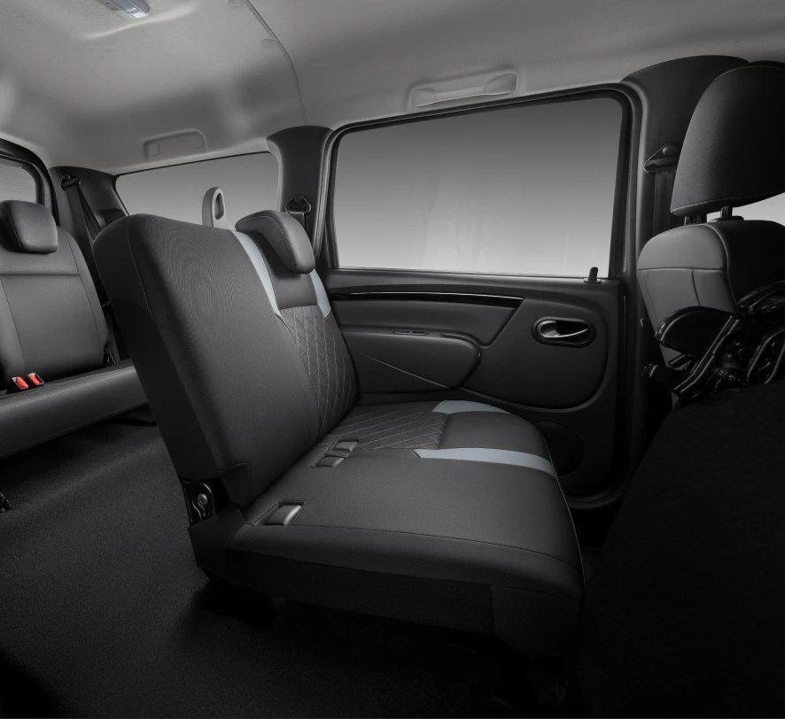 LADA Largus Cross фото 2022 2023