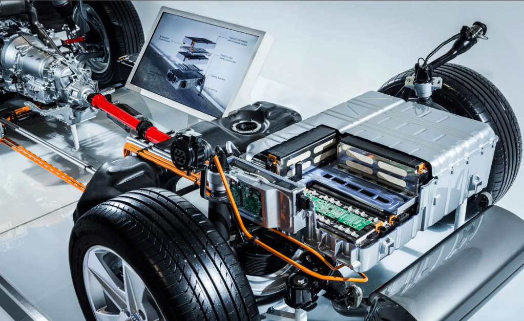 электро toyota prius. тойота приус гибрид 2020. тойота ярис 4 поколения. тойота приус гибрид. гибридная система автомобиля.